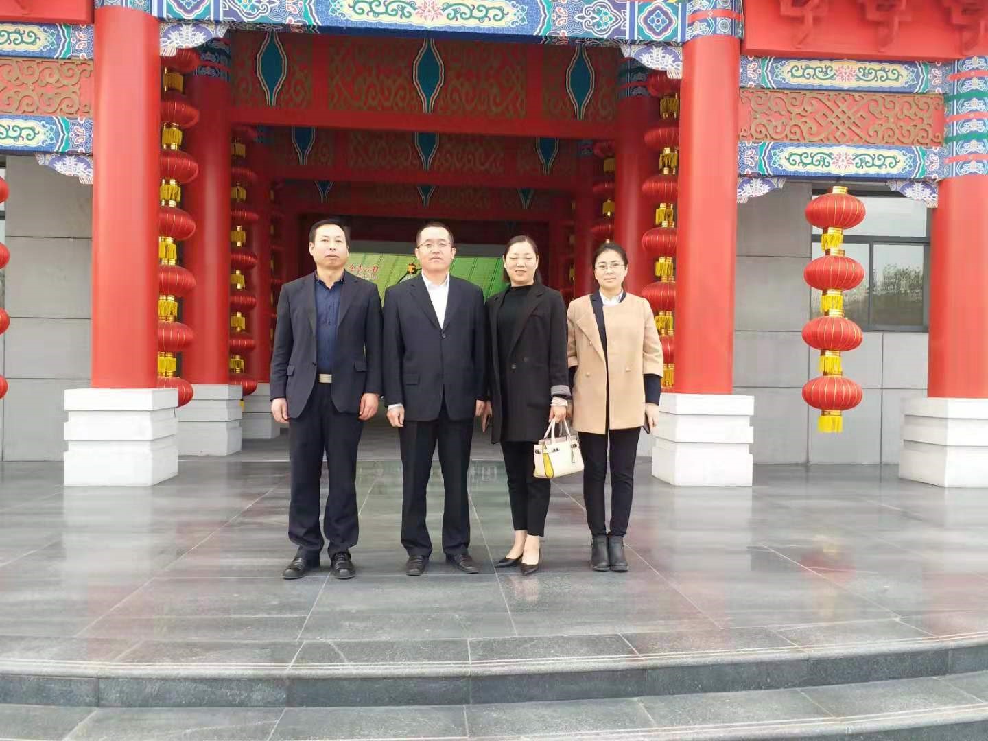 柏涵管理总经理高宏斌应邀陪同参访金丰公社及金正大集团。